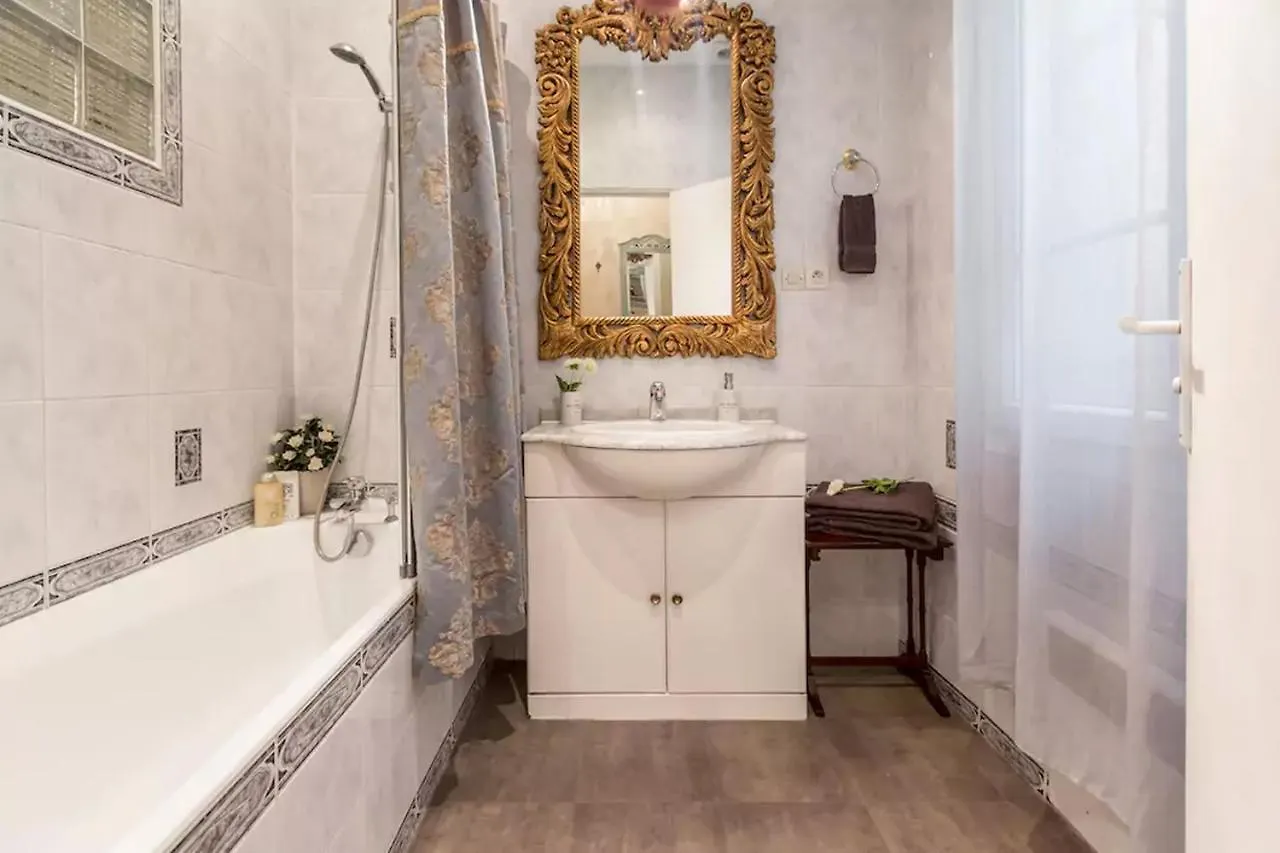 Апартаменты Le Jardin Du Marais Париж 0*,